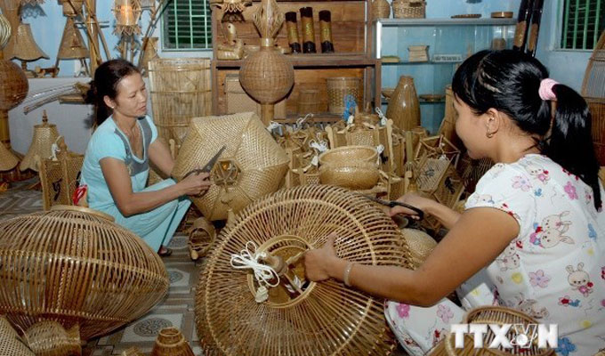 Hue festival honours traditional crafts