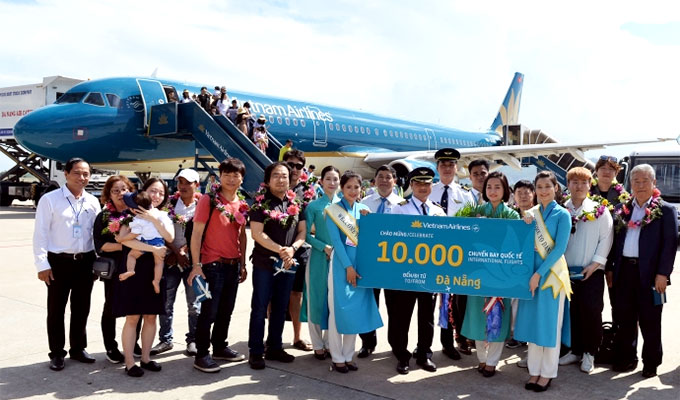 Vietnam Airlines celebrates 10,000th international flight to Da Nang