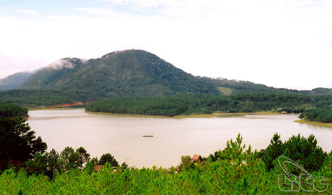 Beauté séduisante du lac Tuyen Lam à Da Lat