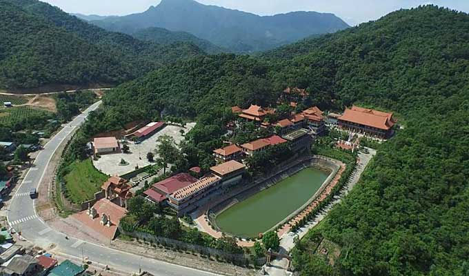 Quang Ninh encourages investors in tourism development