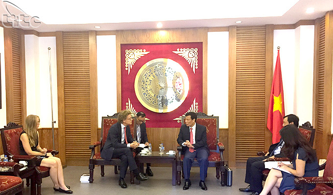 Bộ trưởng Nguyễn Ngọc Thiện gặp mặt Đại sứ Thụy Điển tại Việt Nam