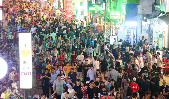 HCMC turns Bui Vien Street into pedestrian space at weekends