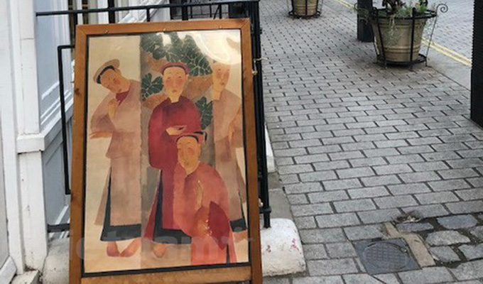 Le public de Londres impressionné par des œuvres de célèbres peintres vietnamiens