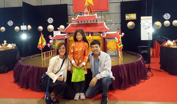 Le mini-théâtre de marionnettes sur l'eau de Phan Thanh Liem séduit le public européen