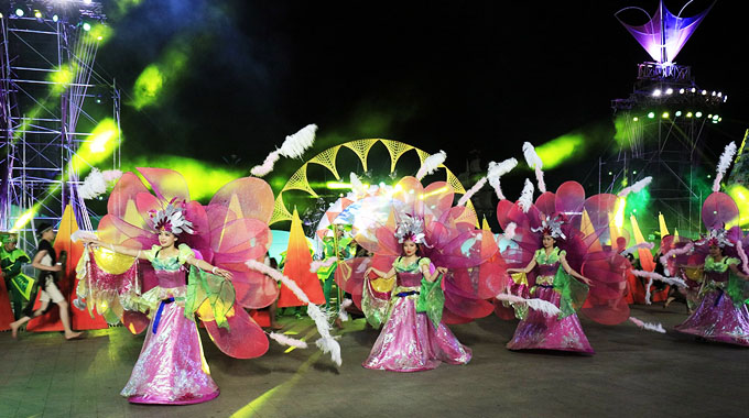 Da Lat Flower Festival kicks off with colourful parade