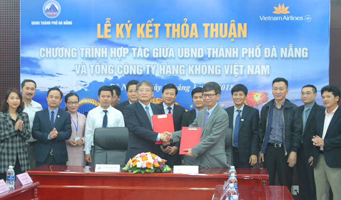 Da Nang and Vietnam Airlines sign tourism cooperation agreement