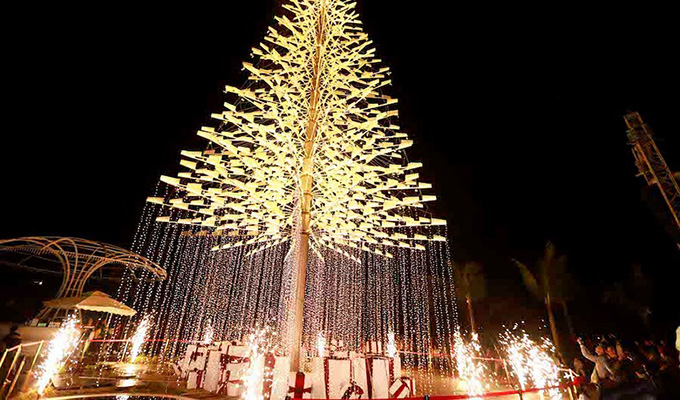 Đà Nẵng thắp sáng cây thông Noel cao nhất Việt Nam 