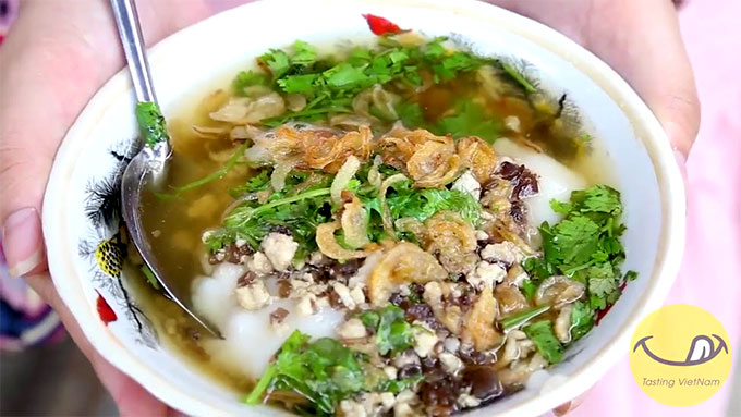 Ha Noi's awesome autumnal brunch: ‘Banh duc nong’