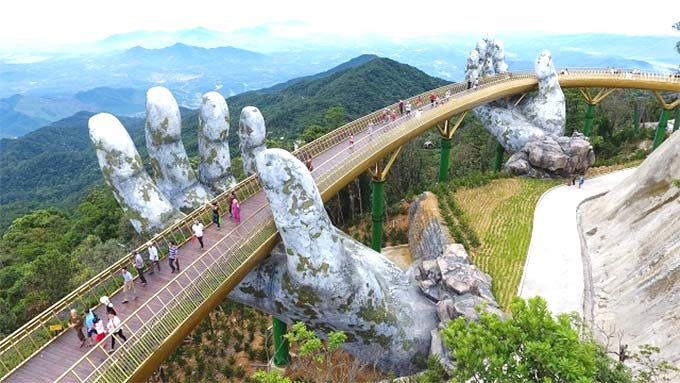 Da Nang’s Golden Bridge wins special award at The Guide Awards 2018