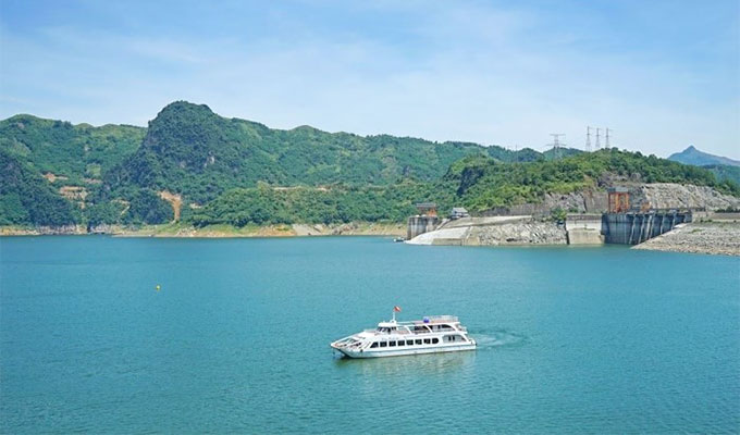 Spiritual tour by cruise ship launched in Hoa Binh