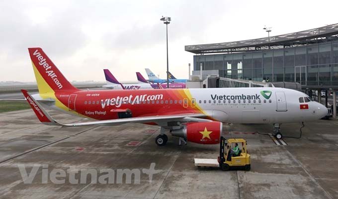 Air passengers surge during Tet festival
