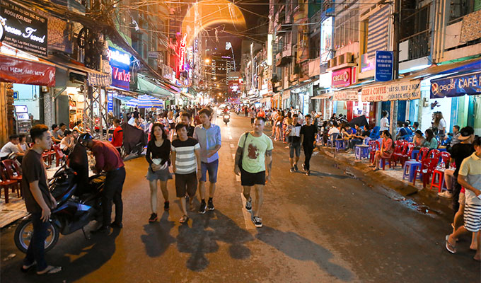 Locals and expats back Bui Vien pedestrian street expansion