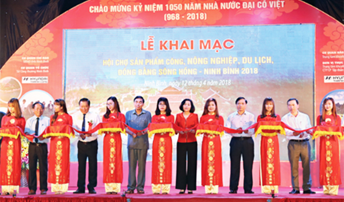 Khai mạc Hội chợ Sản phẩm công, nông nghiệp, du lịch Đồng bằng sông Hồng - Ninh Bình năm 2018