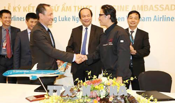 Chef Luke Nguyen, ambassadeur de la cuisine mondiale de Vietnam Airlines