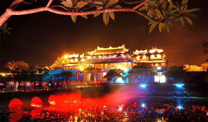 Hue city lights up public places to attract more tourists