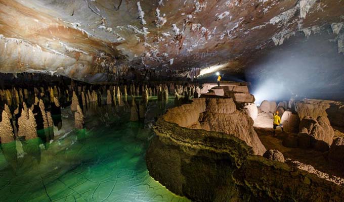 Khám phá hệ thống thạch nhũ hiếm có trên thế giới ở hang Va (Quảng Bình)