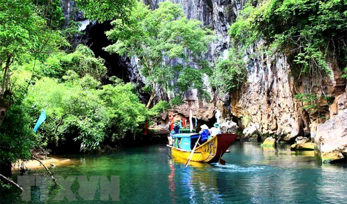 Quang Binh works to boost tourism development