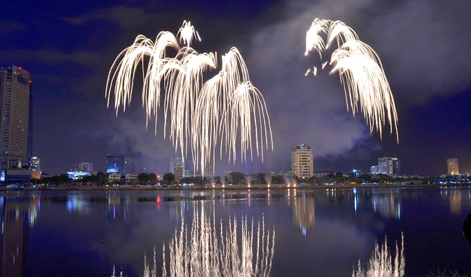 Italy wins Da Nang international fireworks festival
