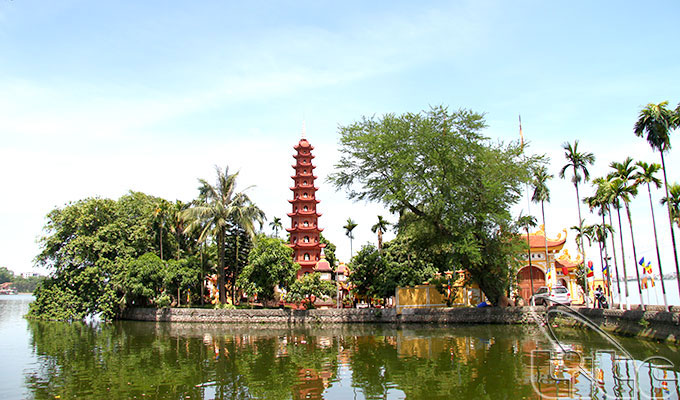 Tran Quoc pagoda - Ha Noi tourist attraction