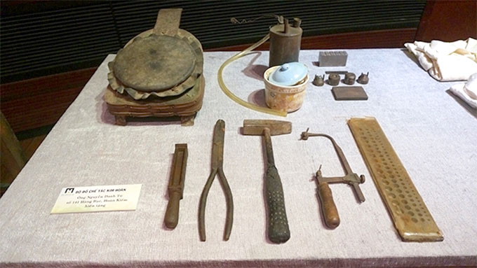 More than 1,000 artefacts and documents donated to Ha Noi Museum