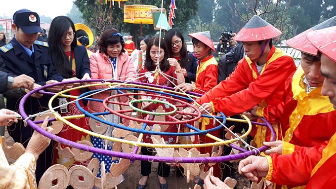 Rituals to see in New Year re-enacted at Thang Long citadel