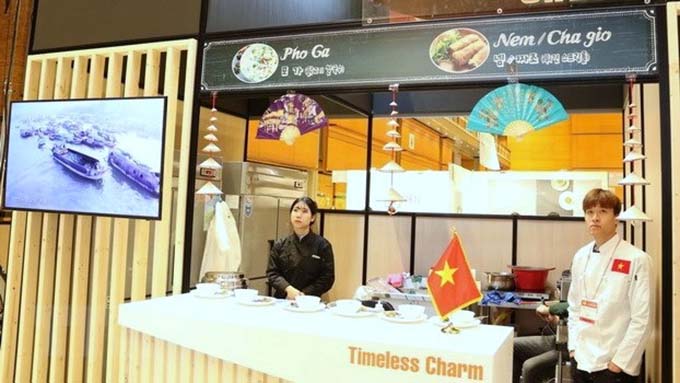 Viet Nam shows off “pho” and “nem ran” at ASEAN Culinary Festival