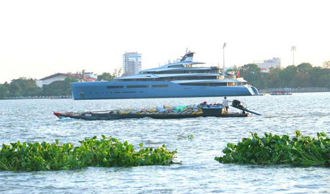 Siêu du thuyền 150 triệu USD cập cảng Sài Gòn rồi xuống Cần Thơ