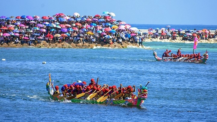 Tu Linh boat race - a unique festival of Ly Son island district