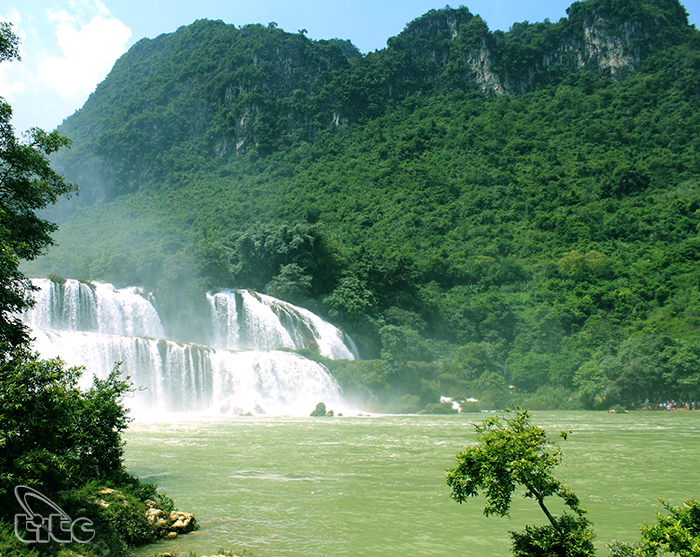 Ban Gioc Waterfall: A Masterpiece in Cao Bang