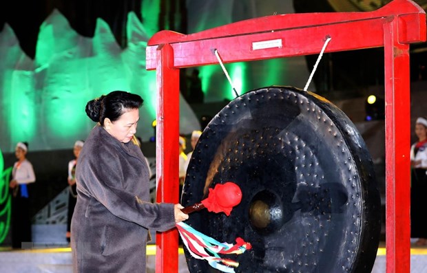 NA leader attends opening of Hoa Binh culture, tourism week