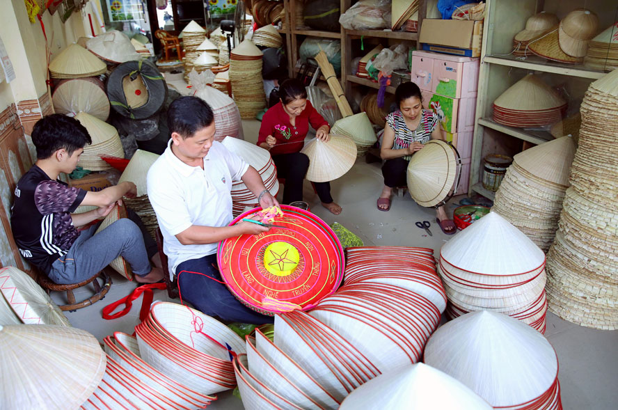 Phát triển sản phẩm du lịch làng nghề Hà Nội: Đi đều “hai chân”