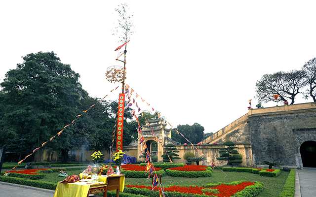 Traditional Tet Festival in Thang Long ancient royal court reproduced