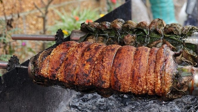 Crunchy roasted pork: A special treat in Duong Lam village