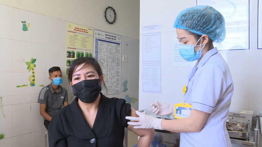Quang Ninh Province: Vaccination starts for 6,800 tourism workers