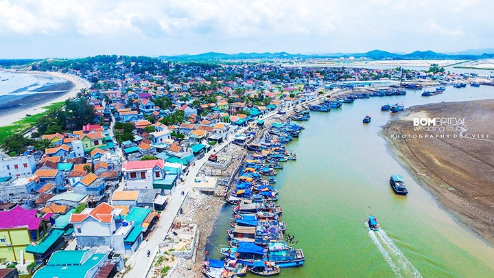 The salty odour of Tet in a coastal fishing village