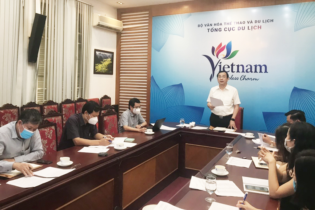 VNAT and local tourism departments discuss on tour guide supporting