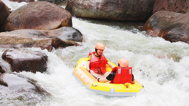 Experiencing white-water rafting at Hoa Phu Thanh tourist site in Da Nang