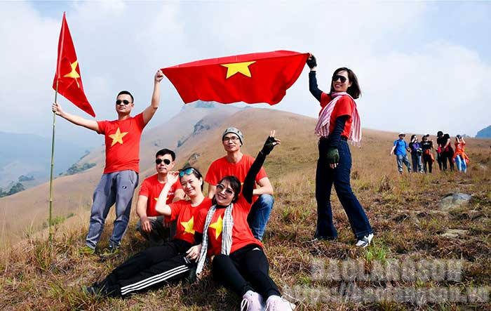Lạng Sơn: Khai thác tiềm năng du lịch trekking ở Mẫu Sơn