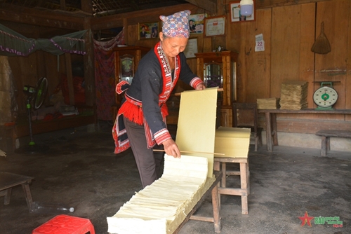 Paper-making craft of Dao ethnic people in Ha Giang
