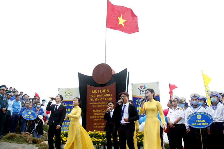 Tổ chức chào cờ đầu năm mới 2023 tại Mũi Đại Lãnh - Phú Yên