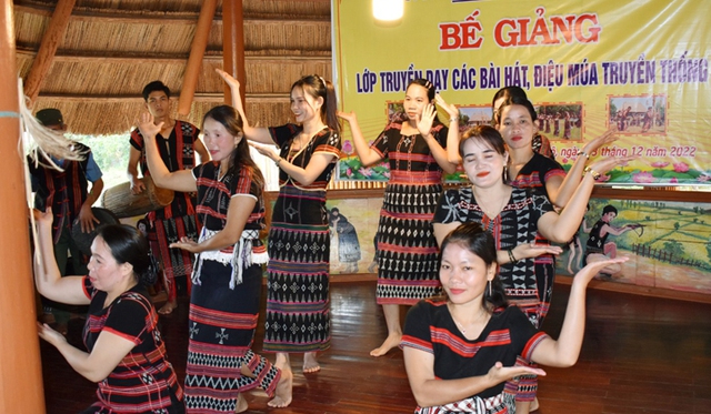Thừa Thiên Huế: Truyền dạy các điệu múa truyền thống của đồng bào Cơ Tu