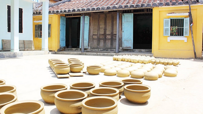 "Dance" of pottery village