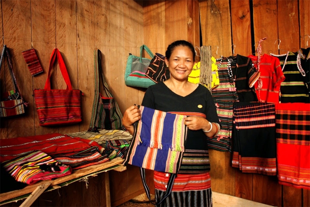 S’Tieng women weave brighter future