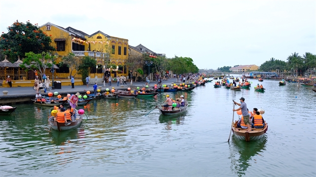 Hoi An sampan riders: the hardships and the smiles