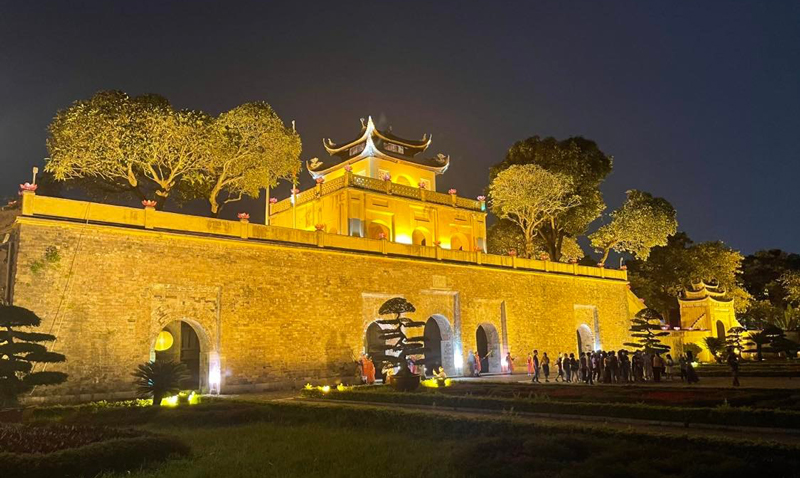 Kết nối tour đêm Hoàng thành Thăng Long với du khách cả nước