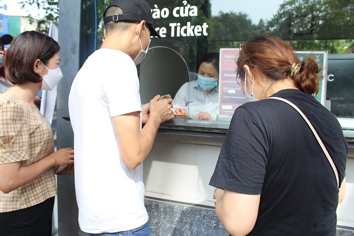 Du khách đánh giá cao hệ thống vé điện tử tại Văn Miếu