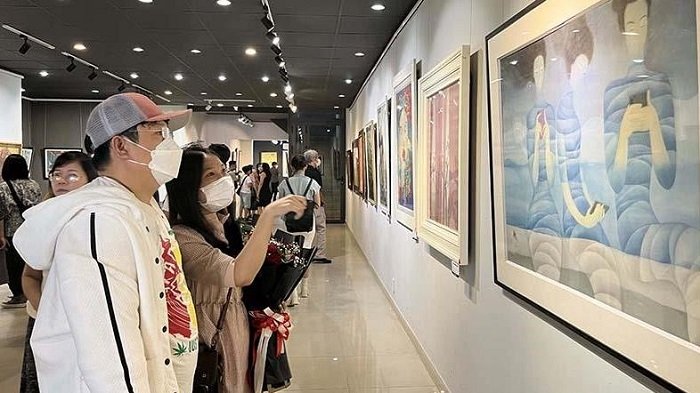 Ho Chi Minh City Fine Arts Association hosts silk painting exhibition