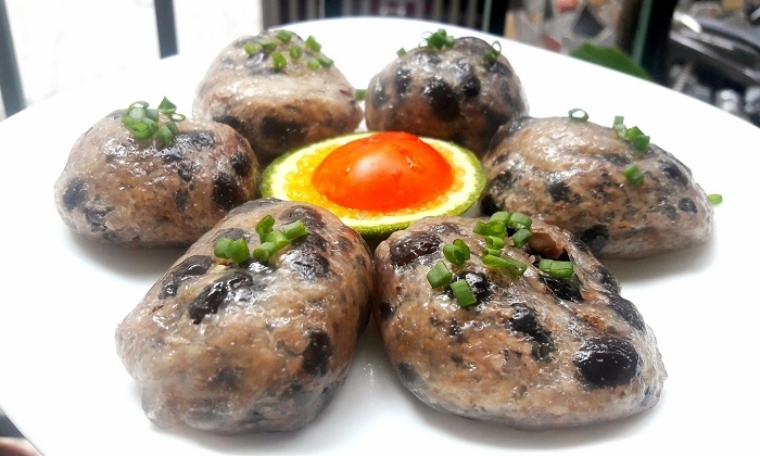 Black beans and coconut cake: A signature dish of Binh Dinh Province
