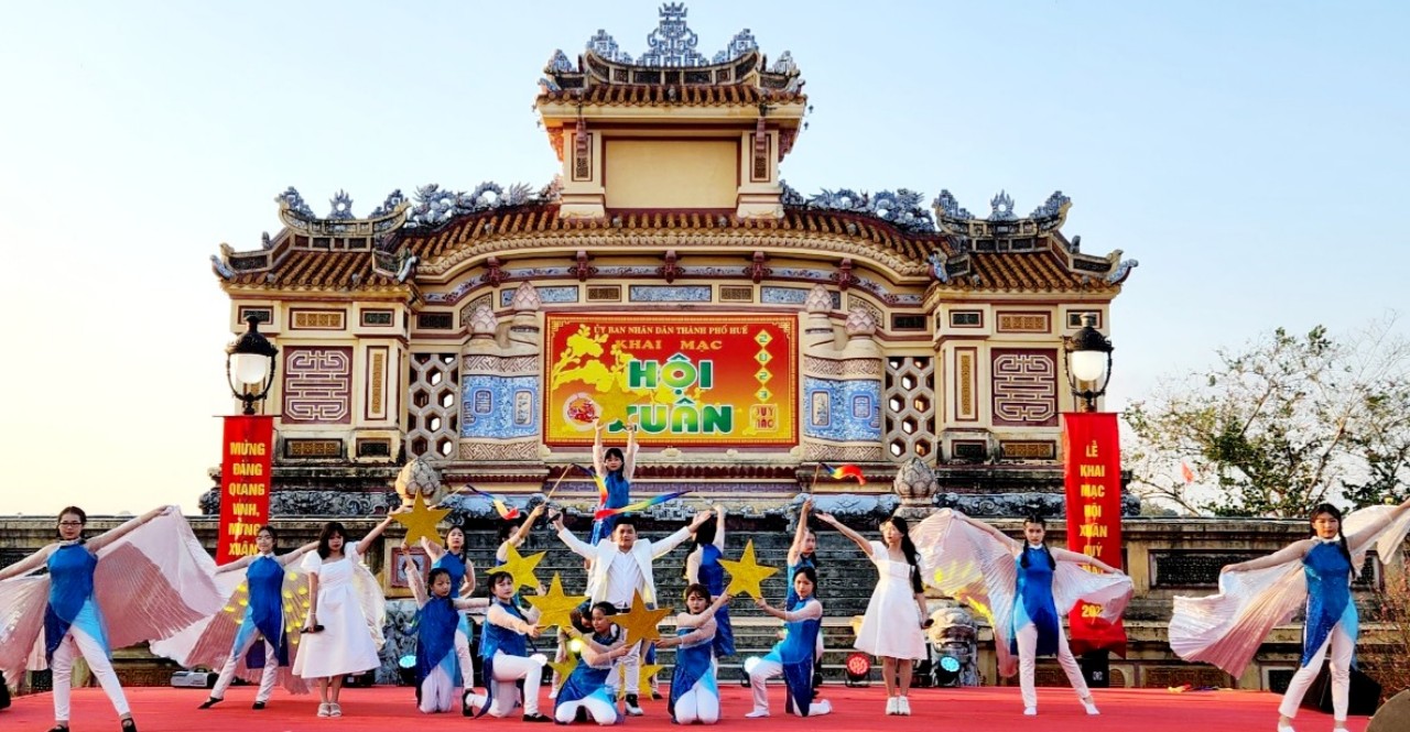 Spring Festival 2023 opened in Thua Thien Hue