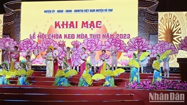 Thái Bình: Lung linh sắc màu trong đêm lễ hội về miền di sản chùa Keo